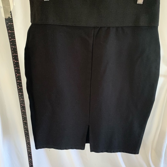 Large Calvin Klein pencil skirt with wide waist band. - Picture 5 of 7